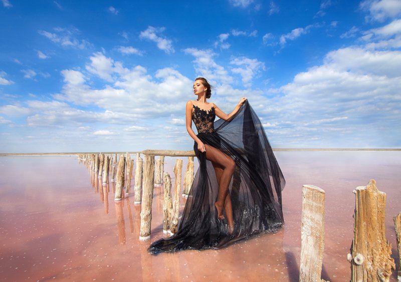 Dress with a transparent hem Dress with a transparent hem