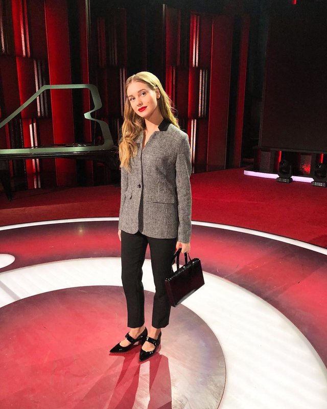 The unsuccessful image of Christina Asmus