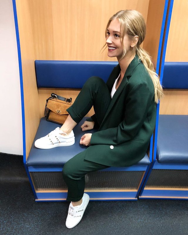 Christina Asmus in an emerald costume