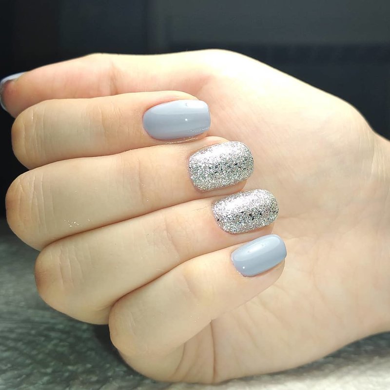 Fine Glitter Manicure