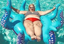 What summer holidays do overweight women prefer, weighing more than 100 kg