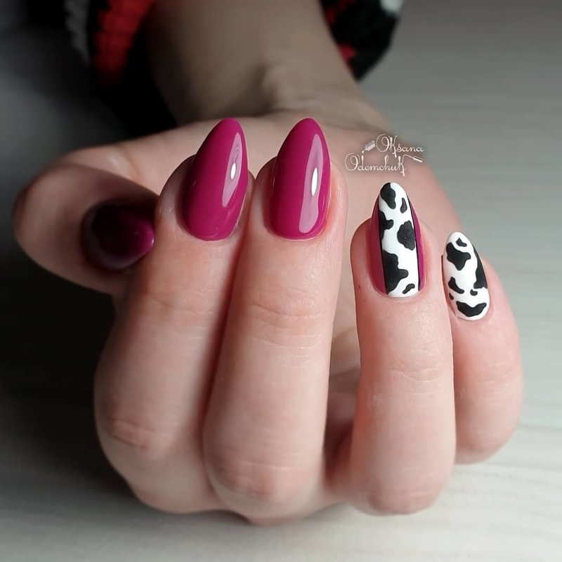 Fuchsia sharp nails with design