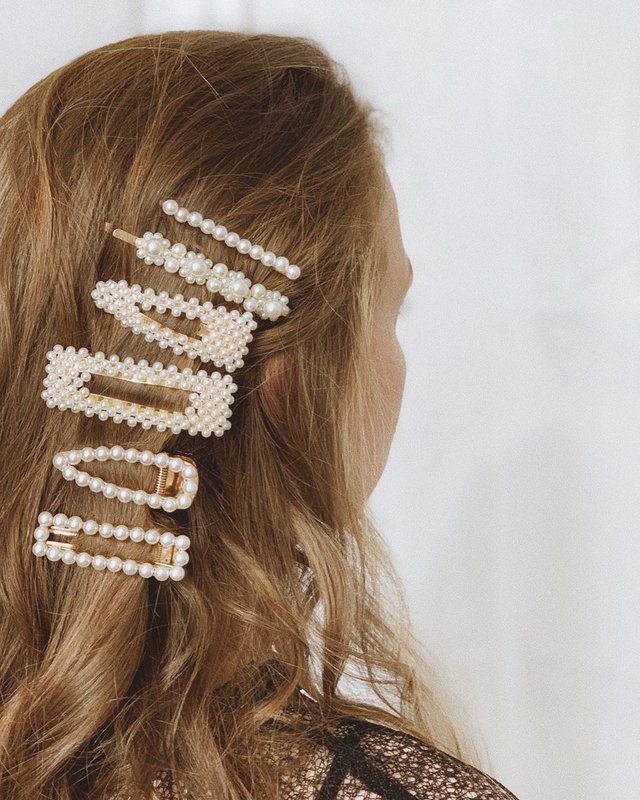 Hairstyle with pearls