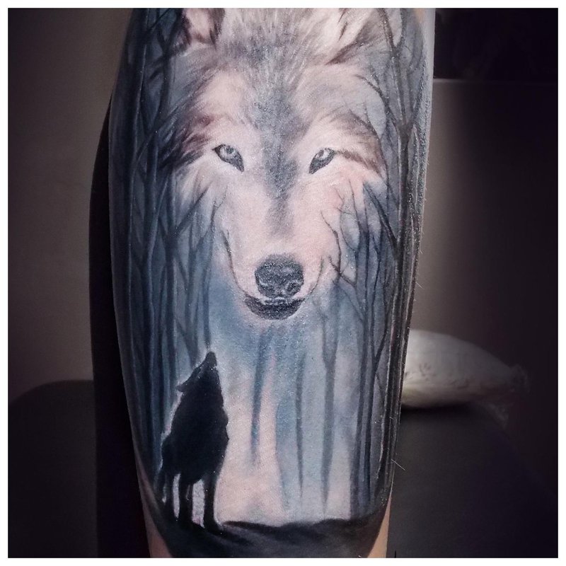 Wolf tattoo on a man’s calf
