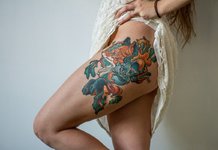 Beautiful and fashionable tattoos for girls on the hip Beautiful hip tattoo